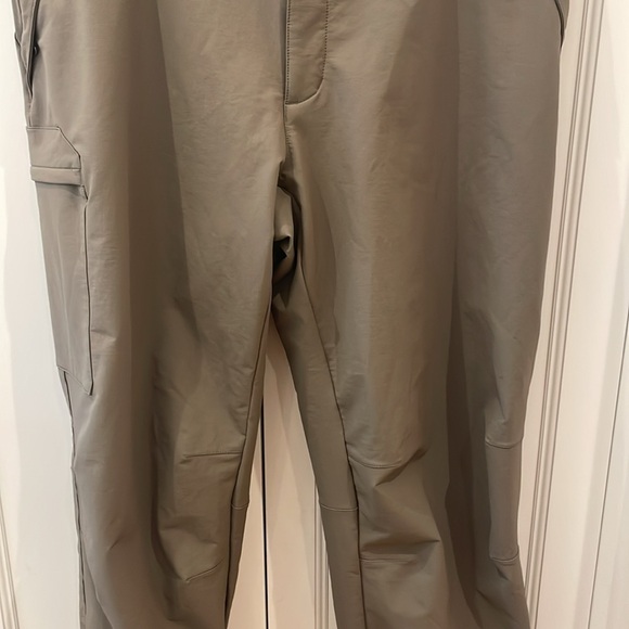 Patagonia Olive Green/Tan Pants—Many Zippered Pockets—Like New Condition—38 - Picture 3 of 12
